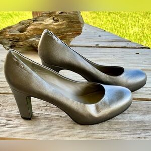 Eileen Fisher Leather Pewter Silver Heels Pumps Block Heel Round Toe 7.5 Slip On